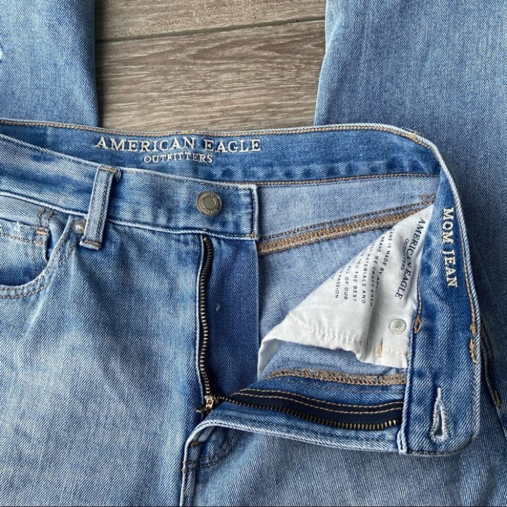 American Eagle Ripped High Rise Light Wash Mom Jean - Picture 11 of 16